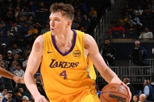 9体育-没啥准心！克内克特上半场7中2得到6分1板 三分4中2