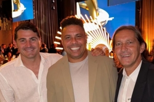 九游体育app-银河战舰一期队友！卡西更新社媒，晒与大罗、萨尔加多合影