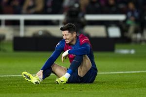 9体育-罗马诺：莱万未来24小时内将接受检查 确定肌肉伤势的康复时间表