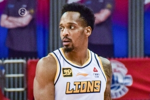 九游体育app-爆砍44分5板7助！巴里-布朗创CBA现役球员总决赛单场最高得分