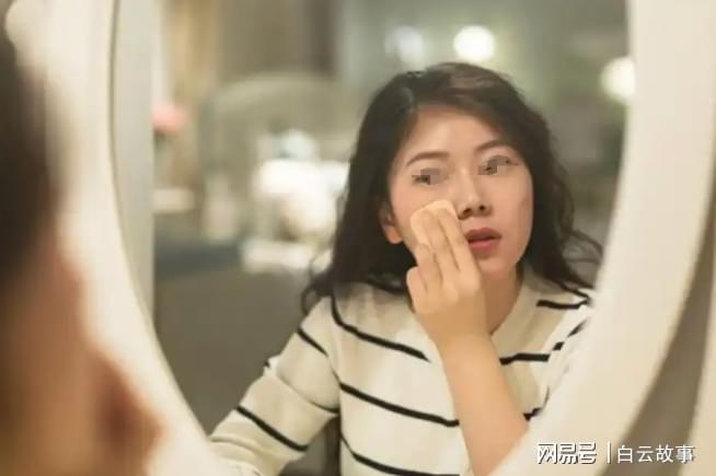 9体育-新娘临时要9万9下车费，新郎去取钱却没回来，新娘找到婆家后慌了