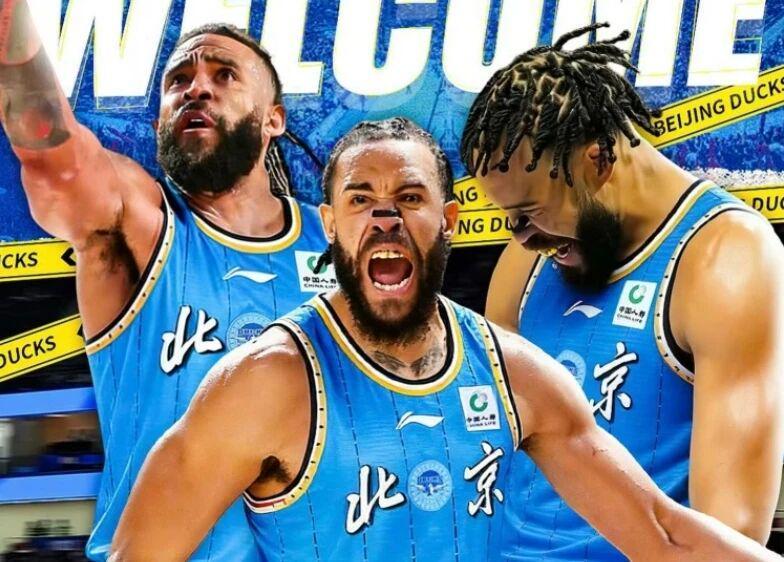 北京男篮麦基到位，辽宁男篮又有新援抵达沈阳，胡明轩膝伤严重！